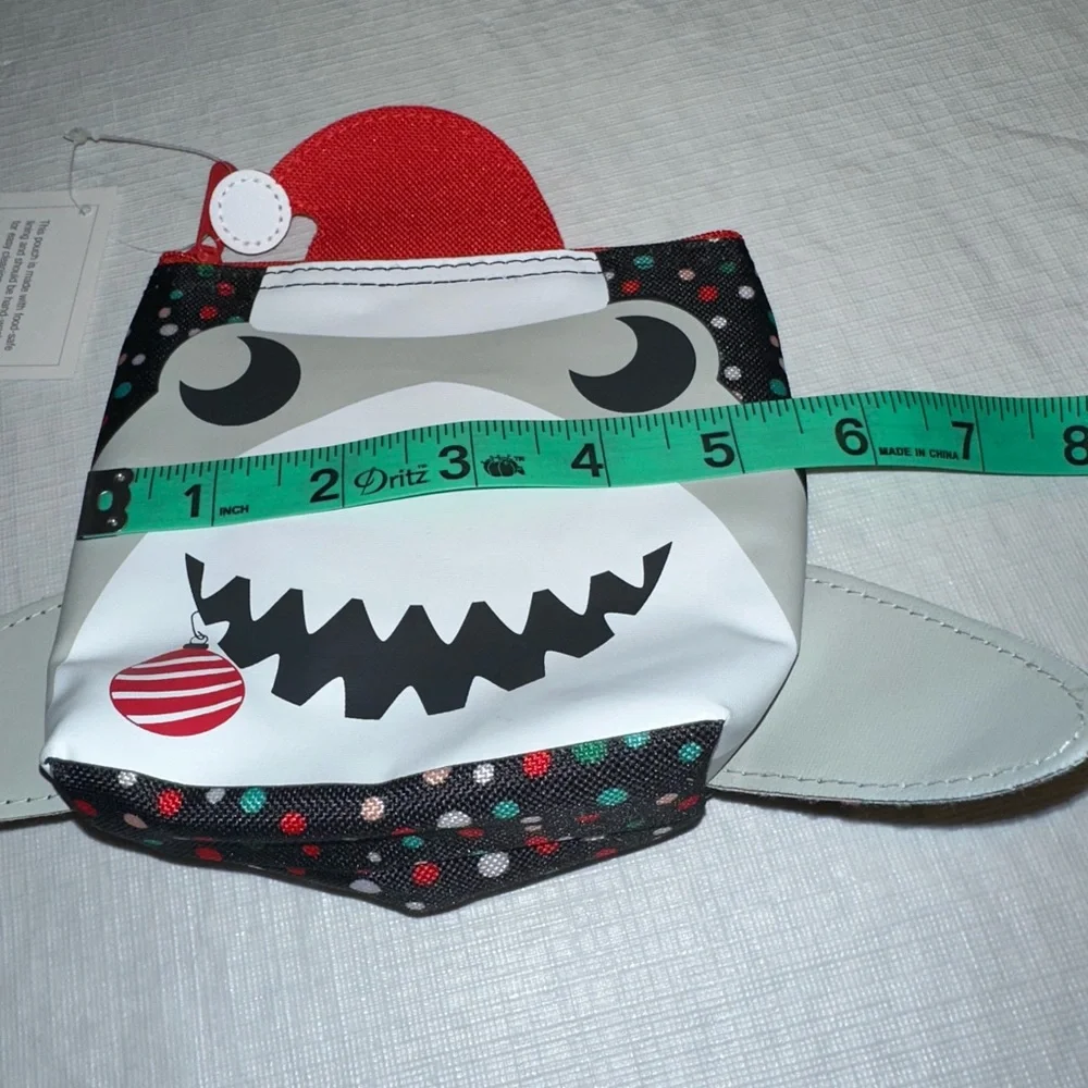 NWT Thirty-One cool zip snacker pattern Holiday Shark.
